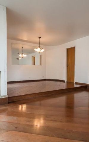 Apartamento à venda com 158m², 4 quartos e 2 vagas Apartamento à venda com 158m², 4 quartos e 2 vagasSala