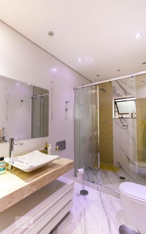 Casa de condomínio à venda com 280m², 4 quartos e 2 vagas Casa de condomínio à venda com 280m², 4 quartos e 2 vagasBanheiro 1
