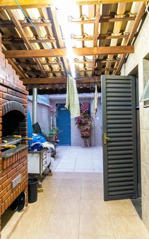 Casa de condomínio à venda com 280m², 4 quartos e 2 vagas Casa de condomínio à venda com 280m², 4 quartos e 2 vagasQuintal
