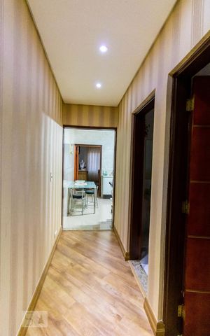 Casa de condomínio à venda com 280m², 4 quartos e 2 vagas Casa de condomínio à venda com 280m², 4 quartos e 2 vagasCorredor