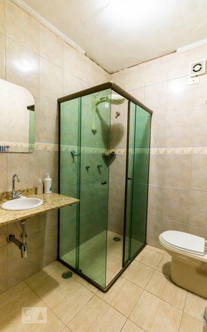 Casa de condomínio à venda com 280m², 4 quartos e 2 vagas Casa de condomínio à venda com 280m², 4 quartos e 2 vagasBanheiro 3