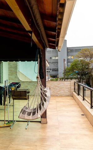 Casa de condomínio à venda com 280m², 4 quartos e 2 vagas Casa de condomínio à venda com 280m², 4 quartos e 2 vagasVaranda
