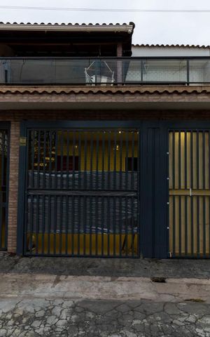 Casa de condomínio à venda com 280m², 4 quartos e 2 vagas Casa de condomínio à venda com 280m², 4 quartos e 2 vagasFachada
