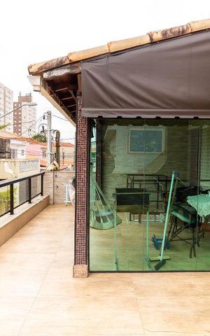 Casa de condomínio à venda com 280m², 4 quartos e 2 vagas Casa de condomínio à venda com 280m², 4 quartos e 2 vagasVaranda