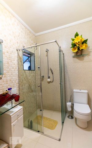 Casa de condomínio à venda com 280m², 4 quartos e 2 vagas Casa de condomínio à venda com 280m², 4 quartos e 2 vagasBanheiro da Suíte