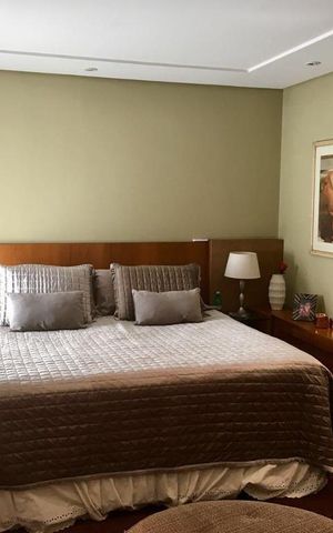 Apartamento à venda com 165m², 3 quartos e 4 vagas Apartamento à venda com 165m², 3 quartos e 4 vagassuite