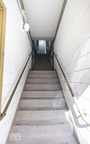 Studio para alugar com 28m², 1 quarto e sem vagaEscada de acesso