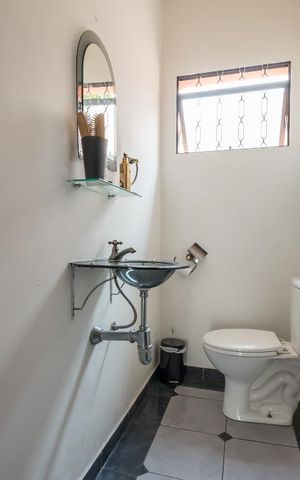 Casa à venda com 181m², 3 quartos e 2 vagas Casa à venda com 181m², 3 quartos e 2 vagasLavabo