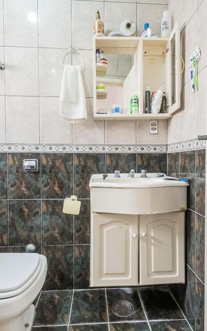 Casa à venda com 181m², 3 quartos e 2 vagas Casa à venda com 181m², 3 quartos e 2 vagasBanheiro