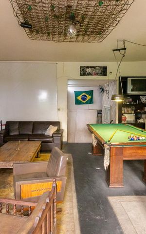 Casa à venda com 480m², 6 quartos e 6 vagas Casa à venda com 480m², 6 quartos e 6 vagasSala
