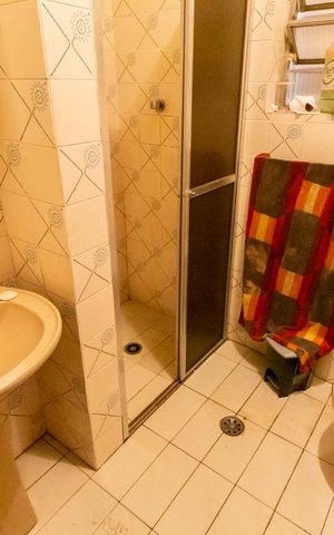 Casa à venda com 480m², 6 quartos e 6 vagas Casa à venda com 480m², 6 quartos e 6 vagasBanheiro