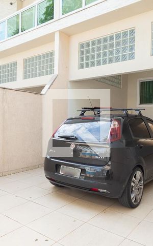 Casa à venda com 220m², 3 quartos e 4 vagas Casa à venda com 220m², 3 quartos e 4 vagasGaragem
