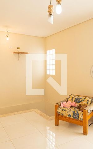 Casa à venda com 220m², 3 quartos e 4 vagas Casa à venda com 220m², 3 quartos e 4 vagasHall - Quartos