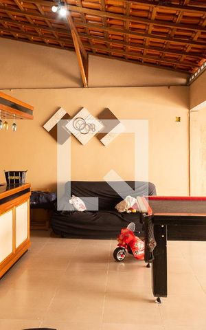 Casa à venda com 220m², 3 quartos e 4 vagas Casa à venda com 220m², 3 quartos e 4 vagasÁrea- Churrasqueira