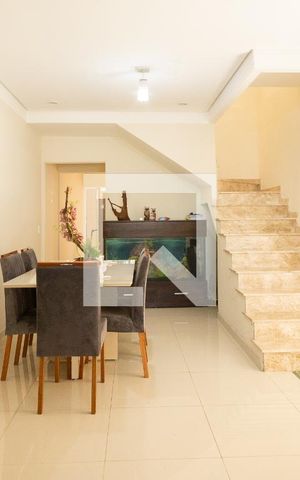 Casa à venda com 220m², 3 quartos e 4 vagas Casa à venda com 220m², 3 quartos e 4 vagasSala