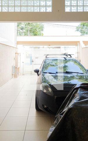 Casa à venda com 220m², 3 quartos e 4 vagas Casa à venda com 220m², 3 quartos e 4 vagasGaragem