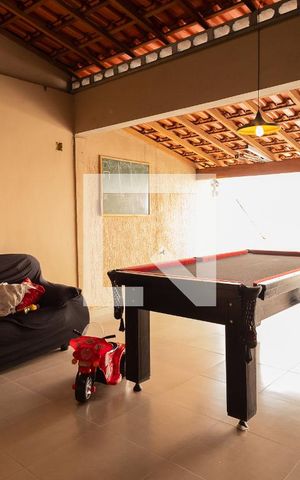 Casa à venda com 220m², 3 quartos e 4 vagas Casa à venda com 220m², 3 quartos e 4 vagasÁrea- Churrasqueira