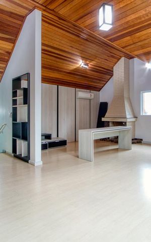 Casa de condomínio à venda com 400m², 4 quartos e 6 vagas Casa de condomínio à venda com 400m², 4 quartos e 6 vagasÁtico