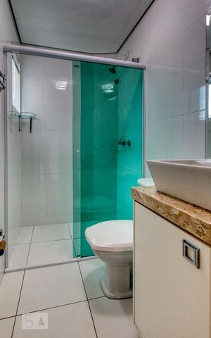 Casa de condomínio à venda com 400m², 4 quartos e 6 vagas Casa de condomínio à venda com 400m², 4 quartos e 6 vagasBanheiro da Suíte 3