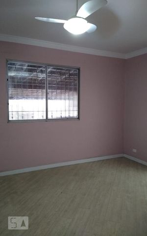 Casa à venda com 176m², 3 quartos e sem vaga Casa à venda com 176m², 3 quartos e sem vagaSala