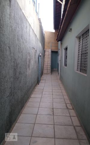 Casa à venda com 176m², 3 quartos e sem vaga Casa à venda com 176m², 3 quartos e sem vagaCorredor