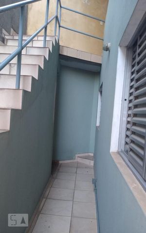 Casa à venda com 176m², 3 quartos e sem vaga Casa à venda com 176m², 3 quartos e sem vagaEscada
