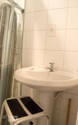 Apartamento para alugar com 152m², 3 quartos e 4 vagas Apartamento para alugar com 152m², 3 quartos e 4 vagasBanheiro de Serviço