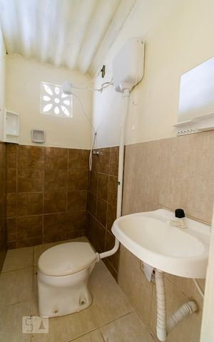 Casa para alugar com 95m², 4 quartos e 2 vagas Casa para alugar com 95m², 4 quartos e 2 vagasBanheiro