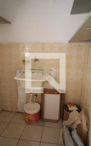Casa para alugar com 100m², 2 quartos e sem vagaÁrea de Serviço