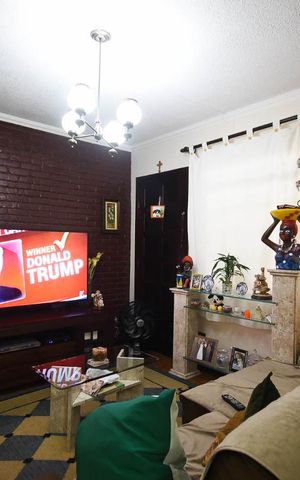 Casa à venda com 120m², 4 quartos e 2 vagas Casa à venda com 120m², 4 quartos e 2 vagasSala