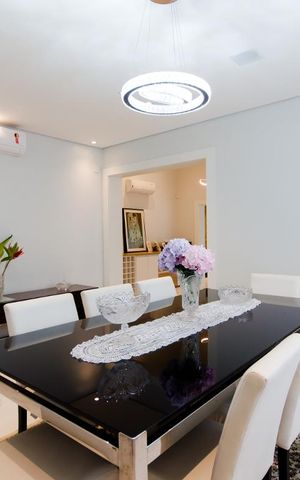 Casa à venda com 300m², 3 quartos e 5 vagas Casa à venda com 300m², 3 quartos e 5 vagasSala de Jantar