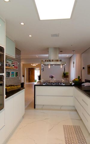 Casa à venda com 300m², 3 quartos e 5 vagas Casa à venda com 300m², 3 quartos e 5 vagasCozinha