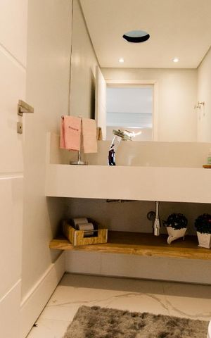 Casa à venda com 300m², 3 quartos e 5 vagas Casa à venda com 300m², 3 quartos e 5 vagasLavabo