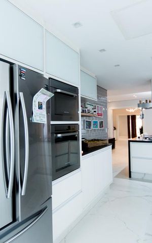 Casa à venda com 300m², 3 quartos e 5 vagas Casa à venda com 300m², 3 quartos e 5 vagasCozinha