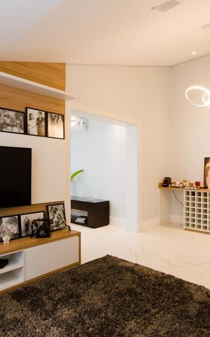 Casa à venda com 300m², 3 quartos e 5 vagas Casa à venda com 300m², 3 quartos e 5 vagasSala