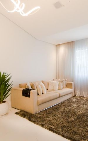 Casa à venda com 300m², 3 quartos e 5 vagas Casa à venda com 300m², 3 quartos e 5 vagasSala