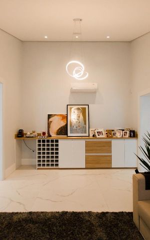 Casa à venda com 300m², 3 quartos e 5 vagas Casa à venda com 300m², 3 quartos e 5 vagasSala