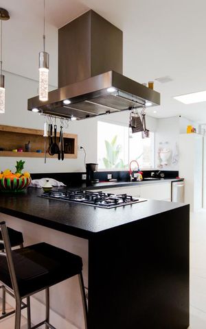 Casa à venda com 300m², 3 quartos e 5 vagas Casa à venda com 300m², 3 quartos e 5 vagasCozinha