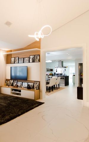 Casa à venda com 300m², 3 quartos e 5 vagas Casa à venda com 300m², 3 quartos e 5 vagasSala