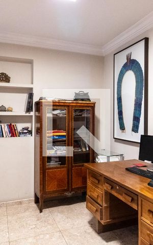 Apartamento à venda com 258m², 3 quartos e 5 vagas Apartamento à venda com 258m², 3 quartos e 5 vagasEscritório