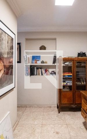 Apartamento à venda com 258m², 3 quartos e 5 vagas Apartamento à venda com 258m², 3 quartos e 5 vagasEscritório