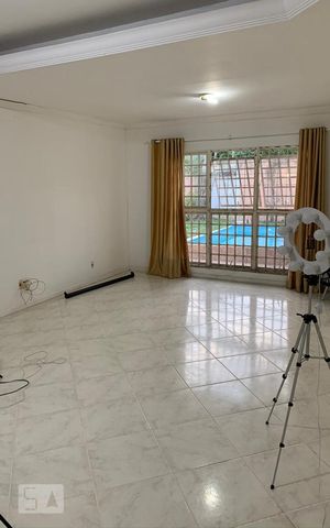 Casa de condomínio à venda com 311m², 3 quartos e 4 vagas