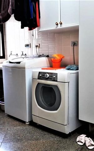 Apartamento à venda com 230m², 4 quartos e 3 vagas Apartamento à venda com 230m², 4 quartos e 3 vagasÁrea de Serviço