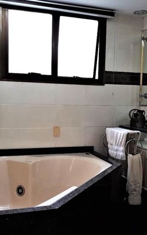 Apartamento à venda com 230m², 4 quartos e 3 vagas Apartamento à venda com 230m², 4 quartos e 3 vagasBanheiro do Quarto 4