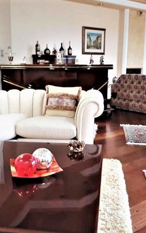 Apartamento à venda com 230m², 4 quartos e 3 vagas Apartamento à venda com 230m², 4 quartos e 3 vagasSala