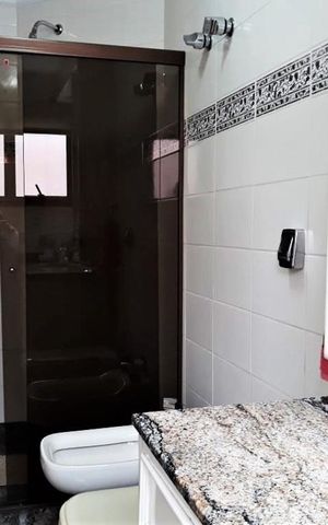 Apartamento à venda com 230m², 4 quartos e 3 vagas Apartamento à venda com 230m², 4 quartos e 3 vagasBanheiro do Quarto 3