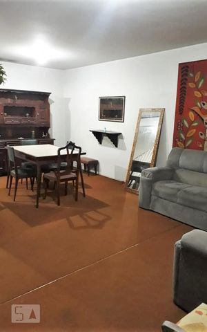 Casa à venda com 174m², 2 quartos e sem vaga Casa à venda com 174m², 2 quartos e sem vagaSala