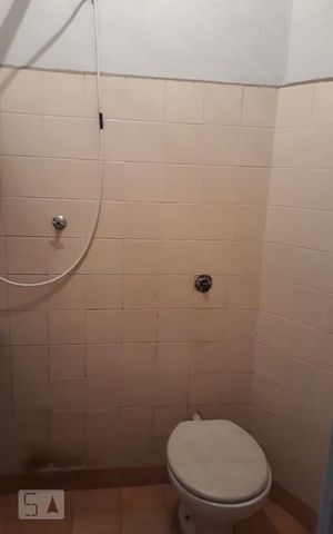 Casa à venda com 174m², 2 quartos e sem vaga Casa à venda com 174m², 2 quartos e sem vagaBanheiro