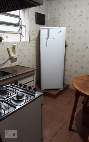 Casa à venda com 174m², 2 quartos e sem vaga Casa à venda com 174m², 2 quartos e sem vagaCozinha