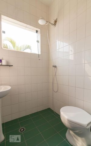 Casa à venda com 326m², 3 quartos e 6 vagasBanheiro de serviço